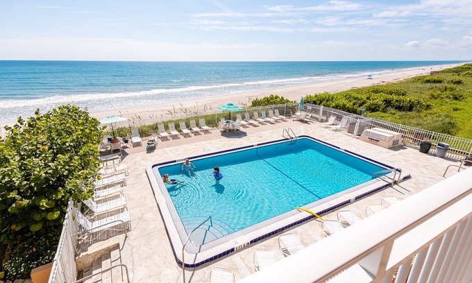 Indian Harbour Beach Condominio | Alquiler de vacaciones frente al mar, con increíbles vistas al mar!