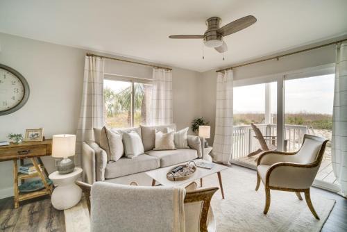 Beachwalk Apartamento | Beachfront Saint Helena Island Condo with Amenities!