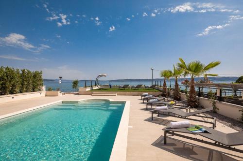 Kastela Villa | Beachfront Villa Anemona with Pool