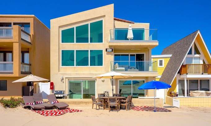 Hollywood Casa | Beachfront Villa w/ Direct Beach Access & Elevator!