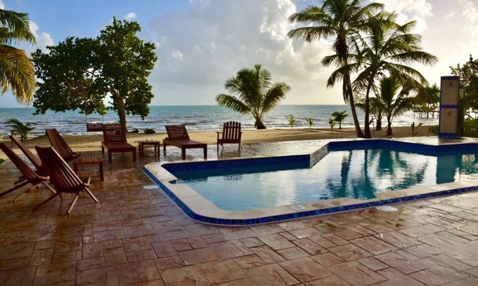 Río Sittee Villa | Windsong Belice - Nueva villa frente al mar con piscina