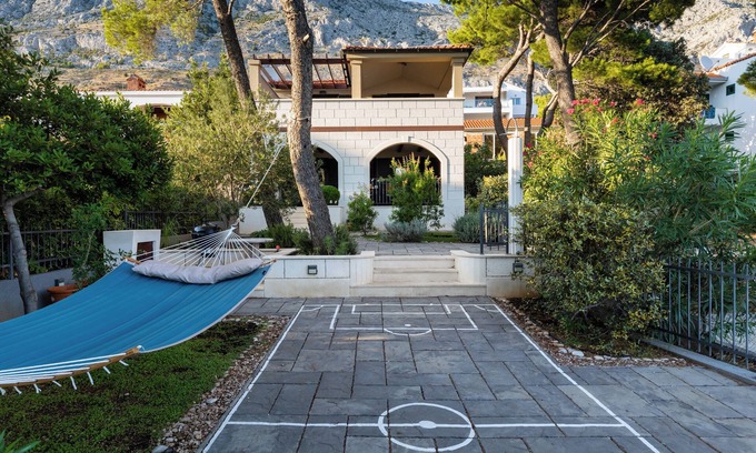 Medici Villa | Beachfront Villa Zara