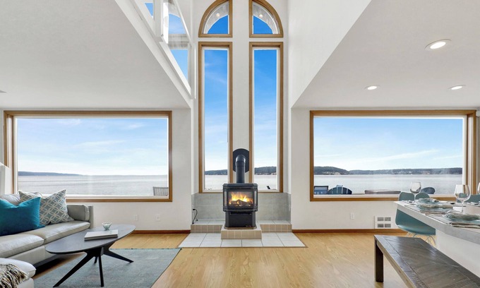 Langley Casa | Beachfront Escape on Whidbey Island