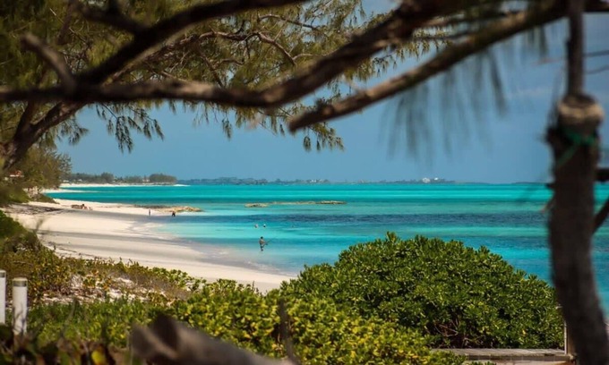Rokers Point Casa | Beachfront White Palm Villa - Tar Bay