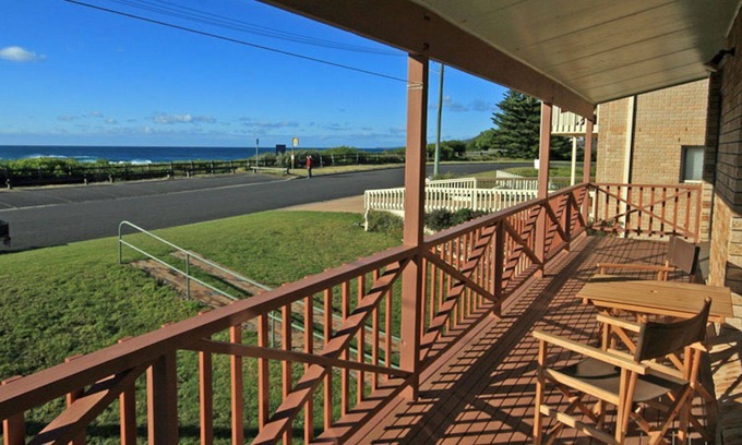 Bermagui Casa | BEACHSIDE: 39 Scenic Drive- Al otro lado de la playa, ¡céntrico y soleado!
