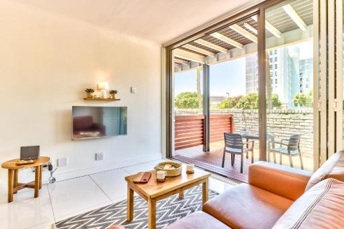 Three Anchor Bay Apartamento | Beachside Apt with Amazing Views and No Loadshedding