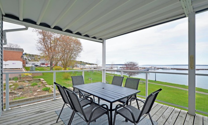 Bayfield Condominio | Beachside Bliss | Airy Vibes and Island Views