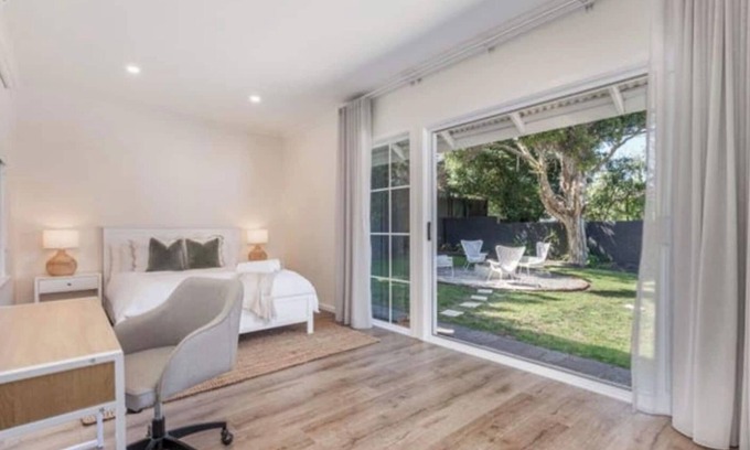 Brighton Apartamento | Beachside Charm with Garden - Walk to Train