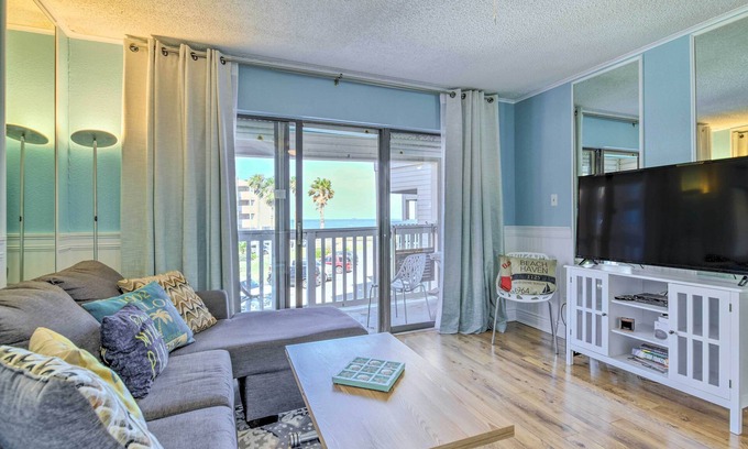North Beach Condominio | Beachside Corpus Christi Condo w/ Amenities!