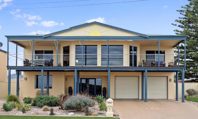 Christies Beach Apartamento | Beachside Escape on The Esplanade