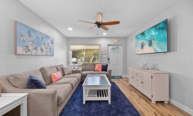 Cocoa Beach Cabaña | Sea Turtle-Mins to Beach, Pet Friendly, King Bed