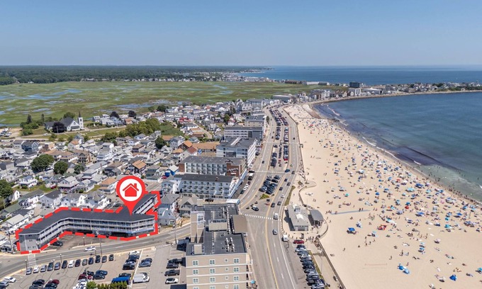 Hampton Condominio | Beachside Getaway - Steps to the Beach