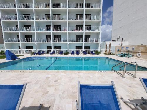 Daytona Beach Shores Hotel | Beachside Hotel - POOL IS OPEN!