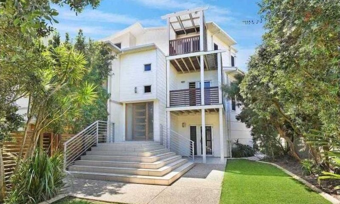 Twin Waters Casa | Beachside house in Sebel Resort- 5 Bedroom home in a resort!