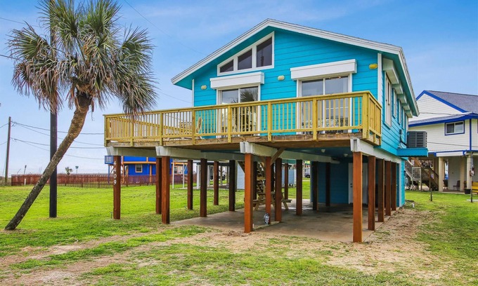 Bermuda Beach Casa | Beachside Pearl | Pet Friendly, Walk to the Sand