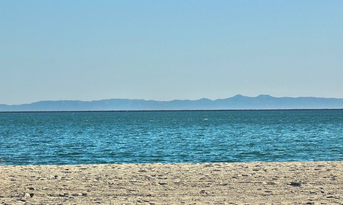 Peninsula Casa | Beachside Sanctuary – Luxurious 3 BDR Steps to Ocean, Walk to 2nd Street!