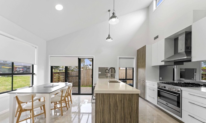 Redhead Casa | Beachside spacious home w/ 8 BR