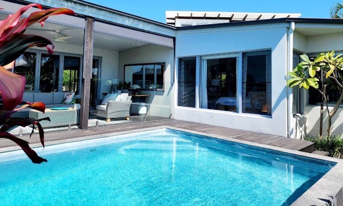 Dicky Beach Casa | Beachside Tropical Oasis with Pool 4 Bedrooms / 3 Bathrooms