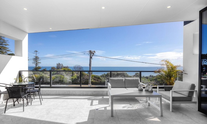 Brighton Apartamento | Beachside View Brighton Make some memories at this family-friendly place.