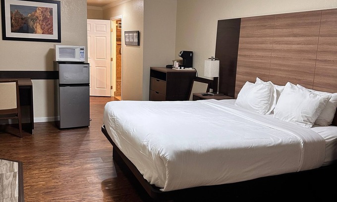 Cayucos Hotel | Beachwalker Inn and Suites