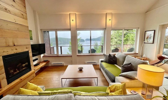 Ucluelet Cabina | Beachwood-Home near Pacific Rim National Park