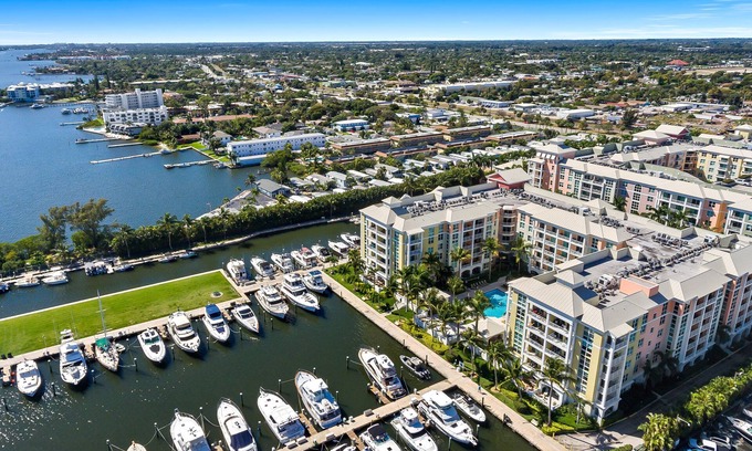 East Ocean Ave Condominio | Beachy 2 Bed/2bath Condo w/Water View! 5min from the beach!