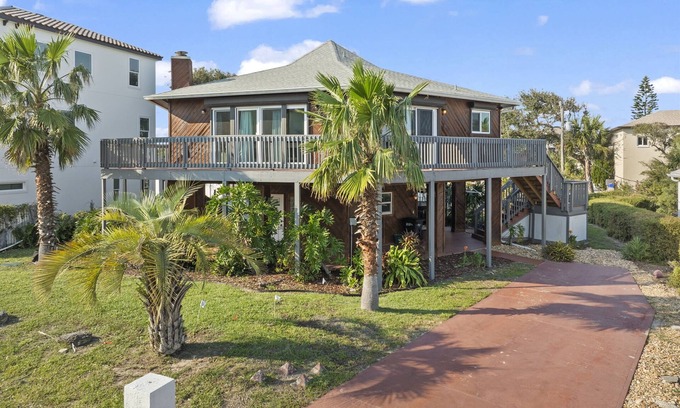 Marineland Acres Casa | Beachy Beauty with Wrap Around Balcony