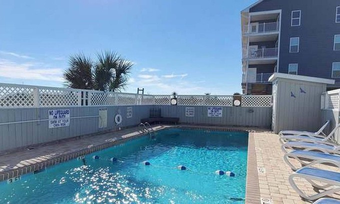 North Myrtle Beach Apartamento | Beachy Condo Right on Oceanfront