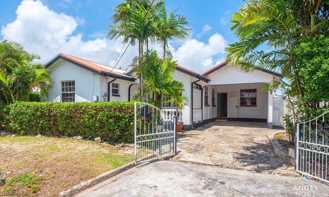 Ruby Casa | Beachy Cottage|Kitchen|Wi-Fi|Shaded Cabana|Parking