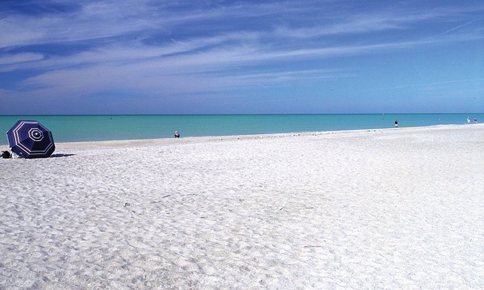 Englewood Cabaña | Beachy Cottage near Manasota Key