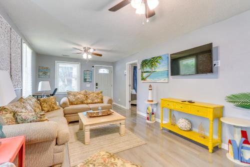 Northwest Quadrant Casa | Beachy Home in Heart of Beaufort with Pool Access