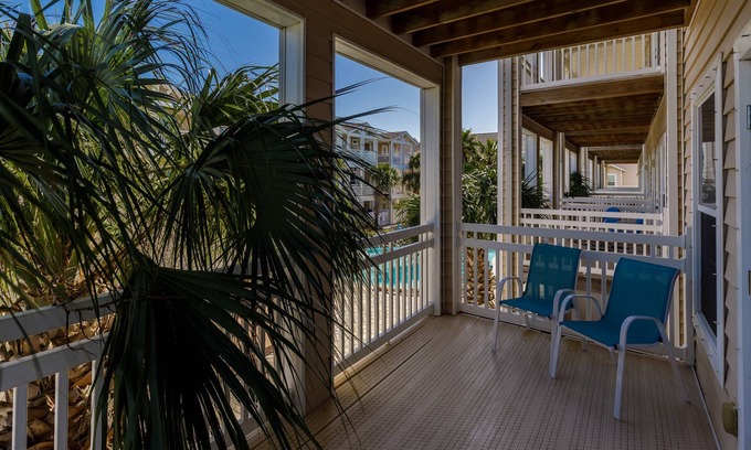 Corpus Christi Casa | Beachy Keen TBE201K-Alluring 3-Story Townhome W/ Amazing Pool