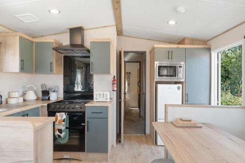 Mullacott Chalet De Esquí | Beachy Lodge with Deck & Parking nr Ilfracombe