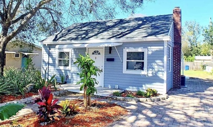 Disston Heights Cabaña | Beachy St. Pete Cottage Retreat!