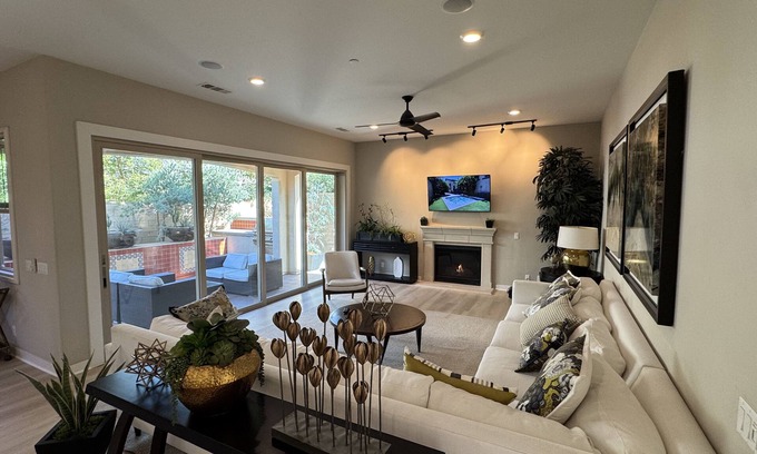 Portola Springs Casa | Beacon Park Spa Retreat/4b3b Office Spa