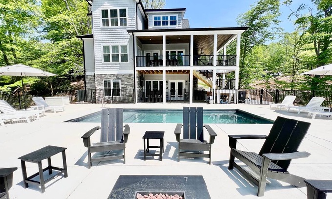 High Point Casa | Beacon Pointe, New 7-Bed Lakefront Luxury w/ Covered Decks + Heated Salt Water Pool, Hot Tub, Dock!
