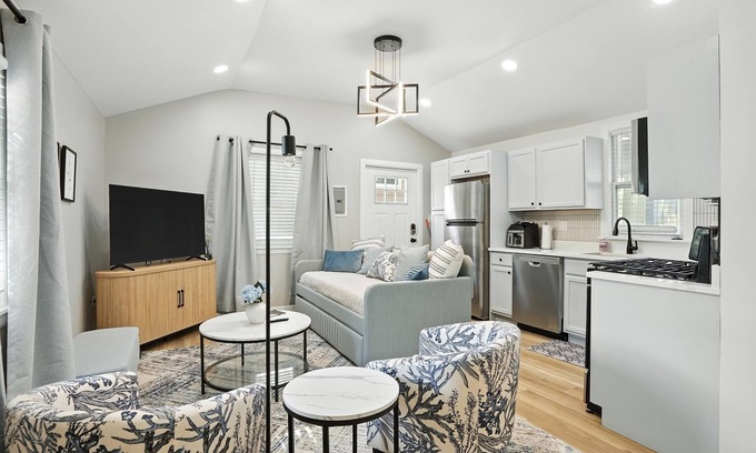 Valparaiso Casa | Beacons' Nest – Valpo U, Downtown & Dunes