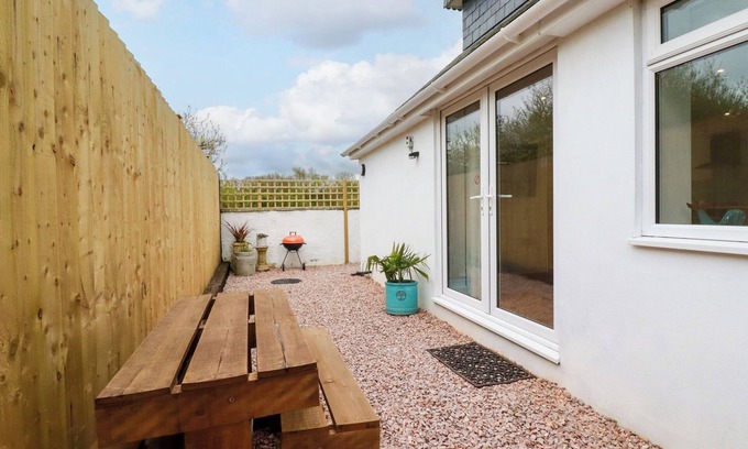 St. Columb Major Cabaña | BEAGLE COTTAGE, pet friendly, with a garden in Fraddon