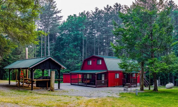 Cammal Casa | Bear Bottom Cabin. Your own getaway adventure! Sleeps 16 - 4 bedrooms