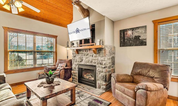 Reeds Spring Casa | Bear Cabin Getaway
