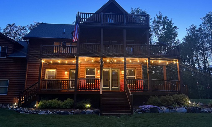 Alanson Casa | Bear Cabin - Waterfront - Huge Yard + Hot Tub - Peaceful Setting - EV Charger