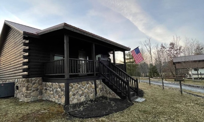 Pipestem Cabina | Bear Claw Cove #2 Pet Friendly/HotTub/ Bicycles/Kayaks