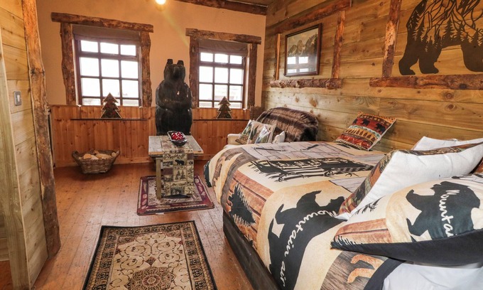 Limavady Cabaña | BEAR CLAW LODGE, romantic, character holiday cottage in Castlerock