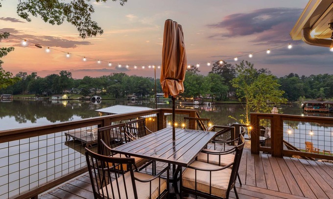 Eatonton Casa | Lake Sinclair Cottage w Private Dock, Stunning Views, Fire Pit