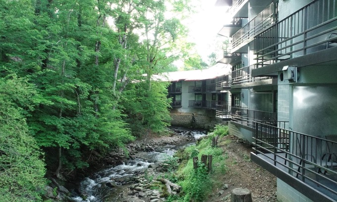 Gatlinburg Hotel | Bear Creek Inn