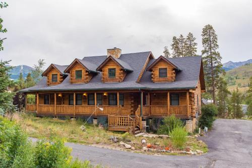 Breckenridge Casa | Bear Creek Mining Lodge Mountain Style Hot Tub