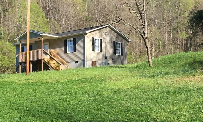 Butler Casa | Bear Creek Mountain Retreat Cottage on 107 Acres
