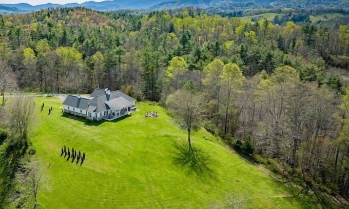 Marshall Casa | Bear Creek: Views|Spa|Trails|Fishing|Acres+