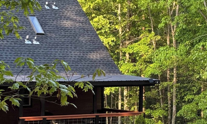 Mineral Bluff Cabaña | "Bear Den" MTN Views, Hot Tub, & Secluded