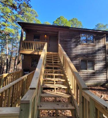 Mount Ida Casa | Bear Den on Lake Ouachita 2BR Condo at Mountain Harbor Resort
